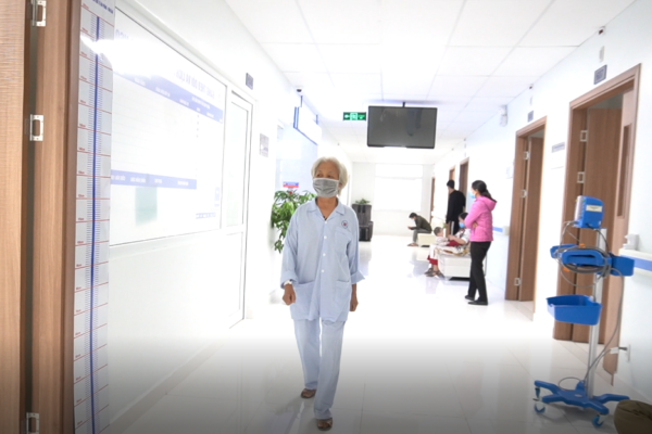 Áp dụng chế độ bảo hiểm y tế đúng tuyến cho mọi bệnh nhân Phẫu thuật tạo hình đốt sống bằng bơm xi măng sinh học (cement sinh học) – Phép màu kỳ diệu cho người bệnh xẹp đốt sống do loãng xương