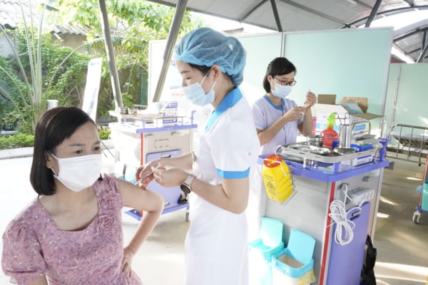 Bệnh viện đa khoa Quốc tế Hải Phòng – Vĩnh Bảo tiếp nối chiến dịch tiêm vắc xin phòng Covid-19 mũi 2 cho các đối tượng trên địa bàn huyện theo quy định của thành phố