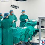 Phẫu thuật nội soi cắt u nang buồng trứng phải thành công cho bệnh nhân nữ có tiền sử bệnh cơ tim