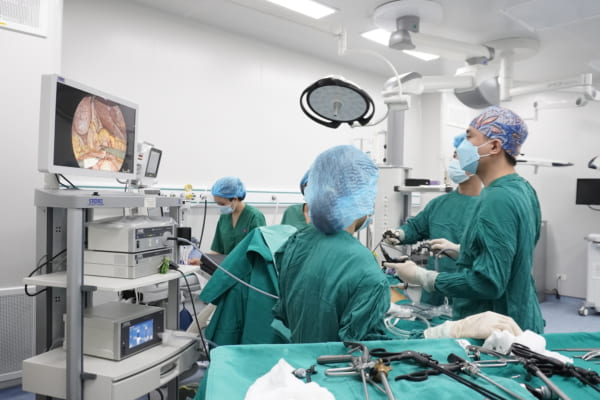 Phẫu thuật nội soi lấy sỏi ống mật chủ thành công cho bệnh nhân cao tuổi