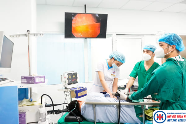 Nội soi cắt thành công polyp đại tràng kích thước lớn cho bệnh nhân nam lớn tuổi