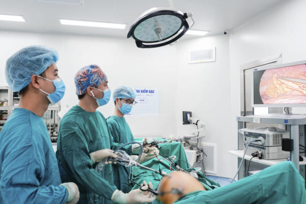 Phối hợp Sản khoa – Ngoại khoa – Gây mê hồi sức: Phẫu thuật nội soi cắt ruột thừa cho sản phụ mang thai 37 tuần bị viêm ruột thừa cấp giờ thứ 24