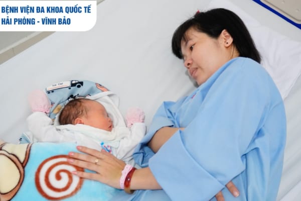 Phẫu thuật cấp cứu thành công cứu sống mẹ con sản phụ bị vỡ tử cung trên vết mổ lấy thai cũ hai lần