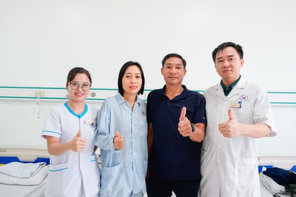 PHẪU THUẬT NỘI SOI BƯỚU NHÂN THÙY PHẢI TUYẾN GIÁP CÙNG CHUYÊN GIA