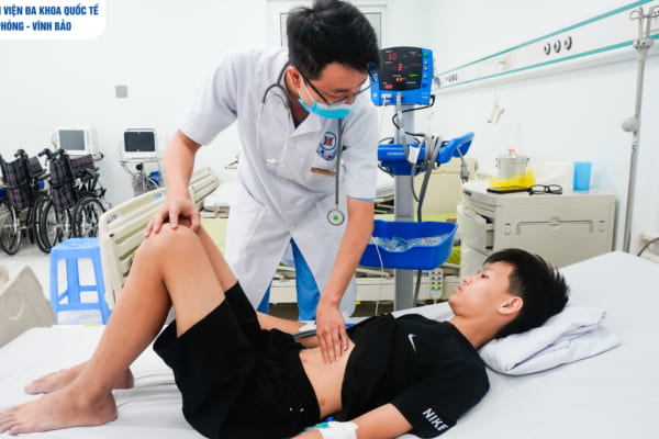 Bé trai 14 tuổi da xanh, chóng mặt kéo dài, cha mẹ bất ngờ khi biết nguyên nhân