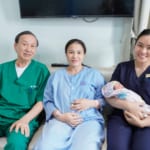 Phẫu thuật thành công cứu sống con, bảo tồn tử cung cho sản phụ lớn tuổi tiền sử mổ đẻ 3 lần, rau tiền đạo trung tâm ra nhiều máu