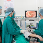 Khối bã thức ăn mắc kẹt ở thực quản do ăn hồng xiêm – Cảnh báo nguy hiểm từ loại quả tưởng chừng vô hại