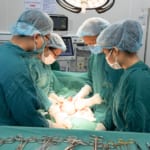 Phẫu thuật thành công ca u xơ tử cung biến chứng đau, cường kinh, rong kinh kéo dài, thiếu máu nặng