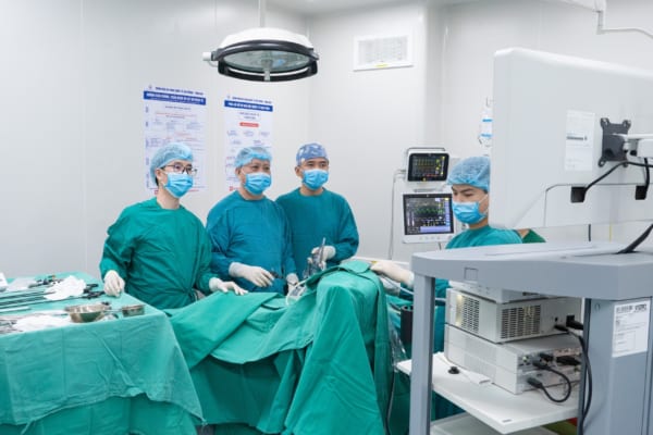 CHUYÊN GIA ĐẦU NGÀNH TUYẾN TRUNG ƯƠNG TRỰC TIẾP PHẪU THUẬT CHO BỆNH NHÂN UNG THƯ ĐẠI TRÀNG